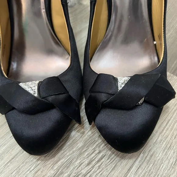 BADGLEY MISCHKA Satin Crystal Embellishments Pumps Heels Black Size 8