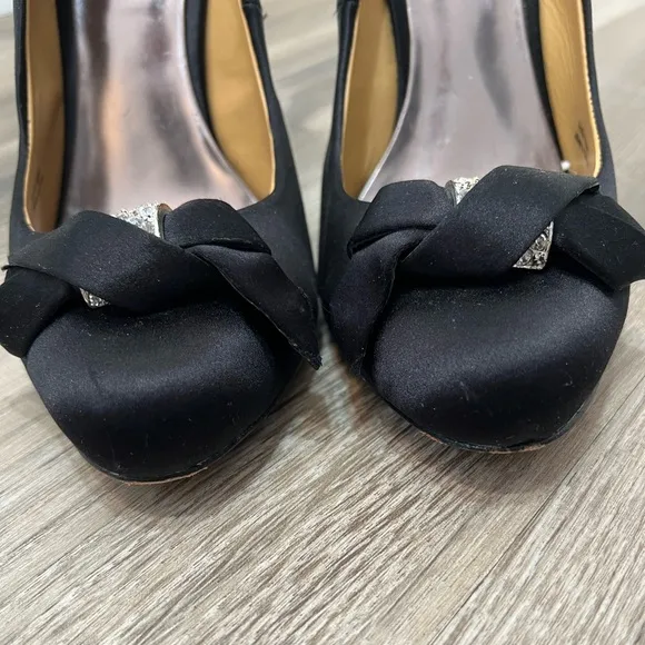 BADGLEY MISCHKA Satin Crystal Embellishments Pumps Heels Black Size 8