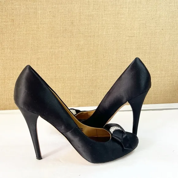 BADGLEY MISCHKA Satin Crystal Embellishments Pumps Heels Black Size 8