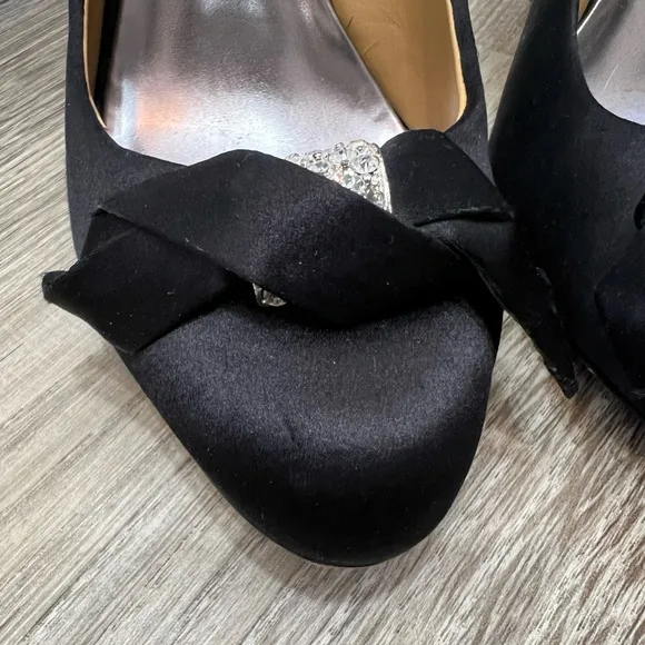 BADGLEY MISCHKA Satin Crystal Embellishments Pumps Heels Black Size 8