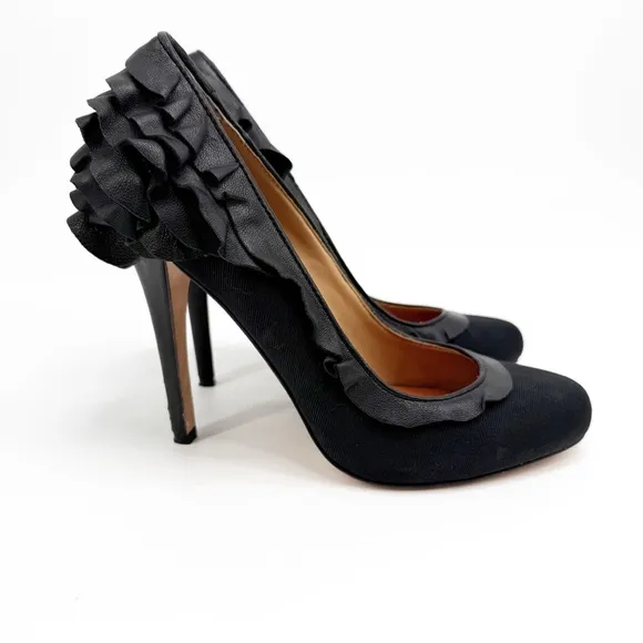 Badgley Mischka Tai Black Leather Ruffle Pumps Size 6