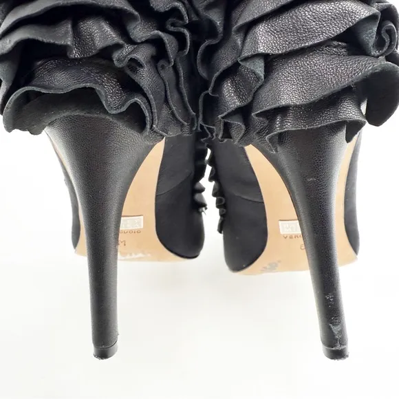 Badgley Mischka Tai Black Leather Ruffle Pumps Size 6