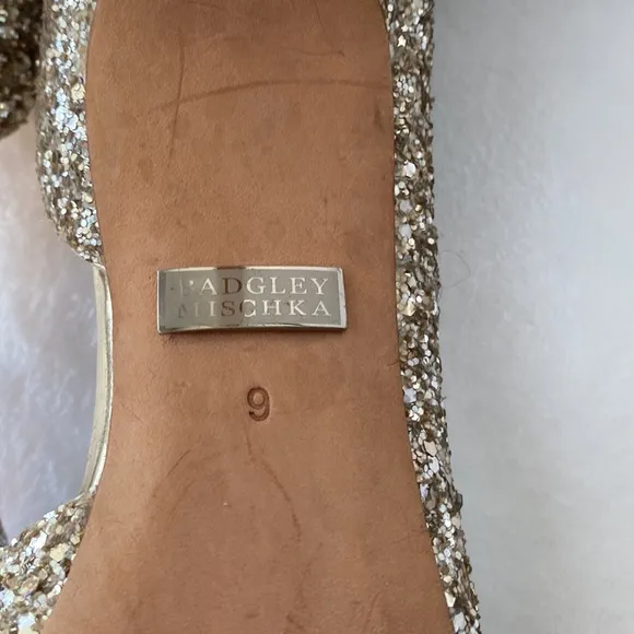 Badgley Mischka Women's Daisy Gold Glitter Heels. Size 9.
