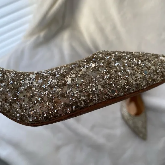 Badgley Mischka Women's Daisy Gold Glitter Heels. Size 9.