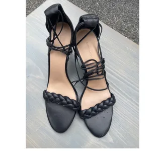 BANANA REPUBLIC Treccia Leather Heels Black Color Size 9