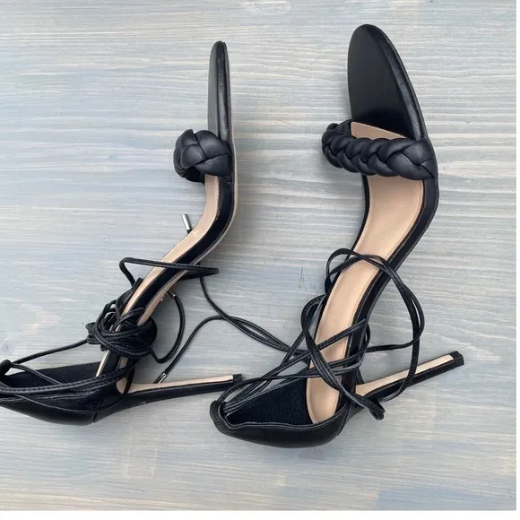 BANANA REPUBLIC Treccia Leather Heels Black Color Size 9