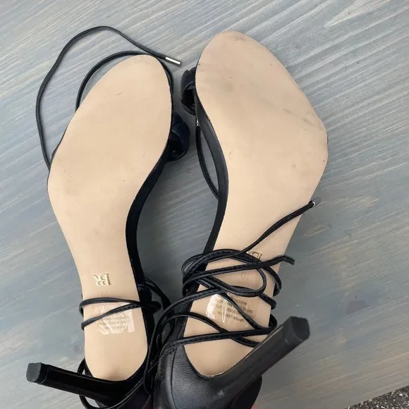 BANANA REPUBLIC Treccia Leather Heels Black Color Size 9