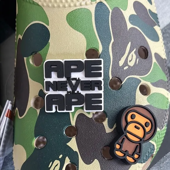 Bape x crocs clog shoes sandals A Bathing Ape camo Men’s 8 Women’s 10 NWT auth