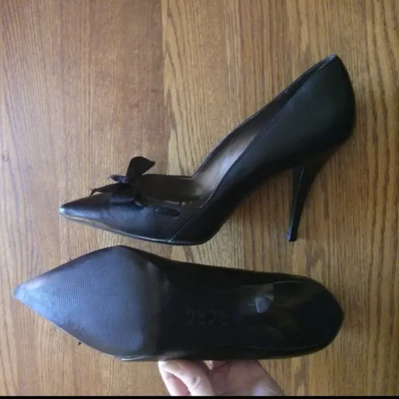 BCBG Black Leather w/ Ribbon Bow Detail Pumps