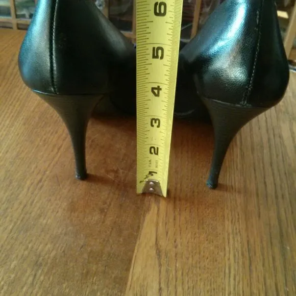 BCBG Black Leather w/ Ribbon Bow Detail Pumps