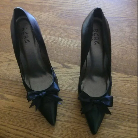 BCBG Black Leather w/ Ribbon Bow Detail Pumps