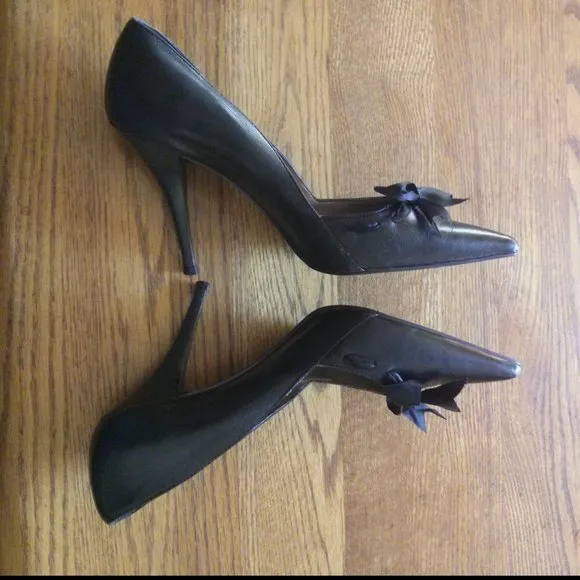 BCBG Black Leather w/ Ribbon Bow Detail Pumps