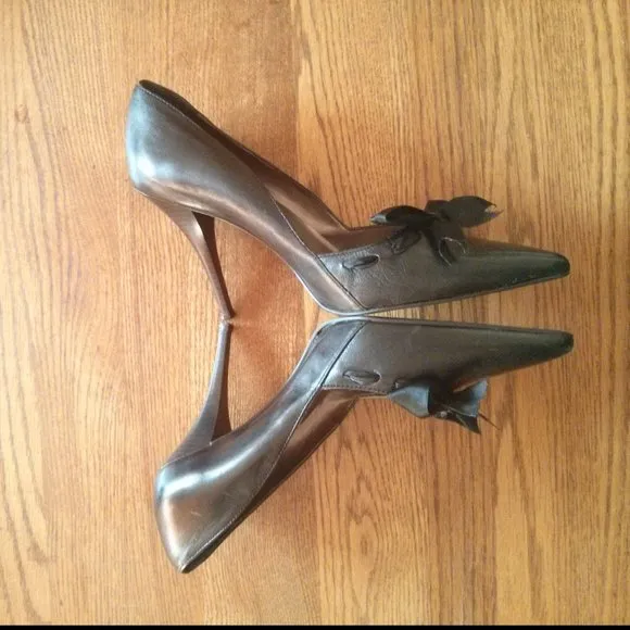 BCBG Black Leather w/ Ribbon Bow Detail Pumps