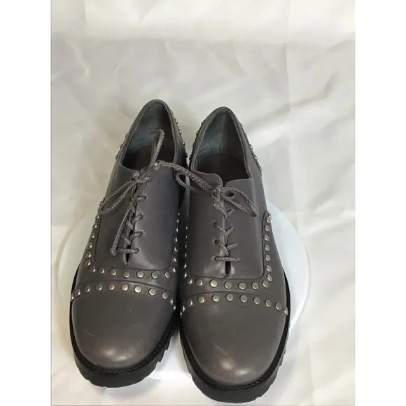Bernardo OWEN Women Shoes Sz. 8 Gray NWOT Glove Leather Silver Studs Lug Oxford