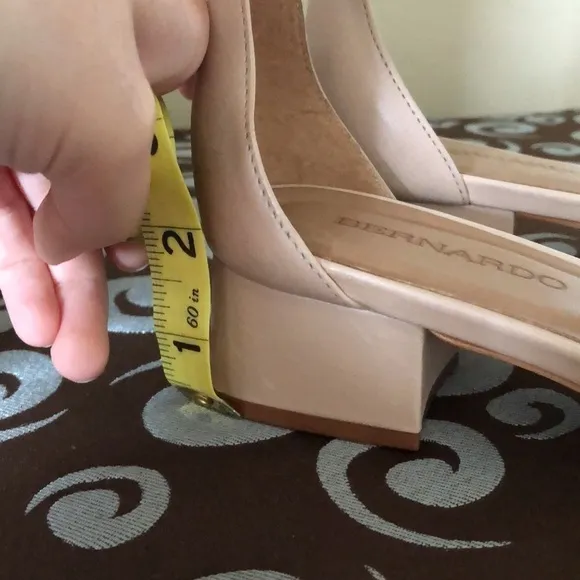 Bernardo sandals size 6.5 (runs bigger)