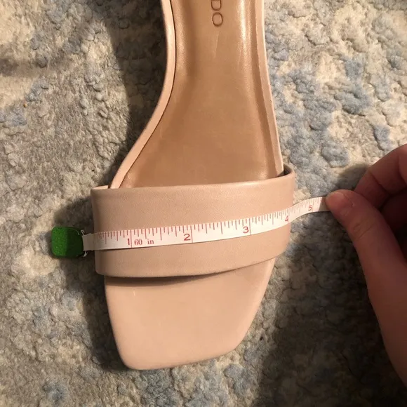 Bernardo sandals size 6.5 (runs bigger)