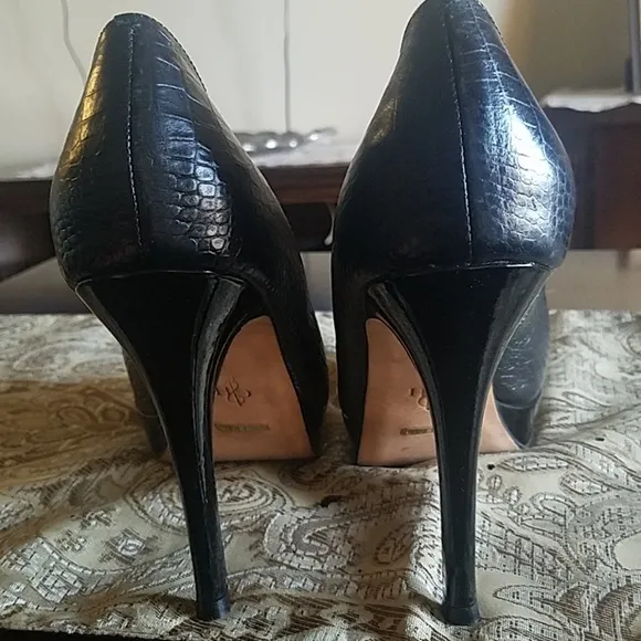 Black heels shoes
