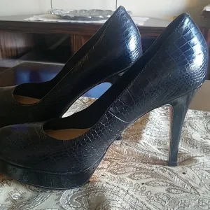 Black heels shoes