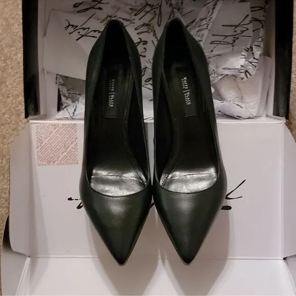 Black Pointed Toe Leather Heels Size 8 B88
