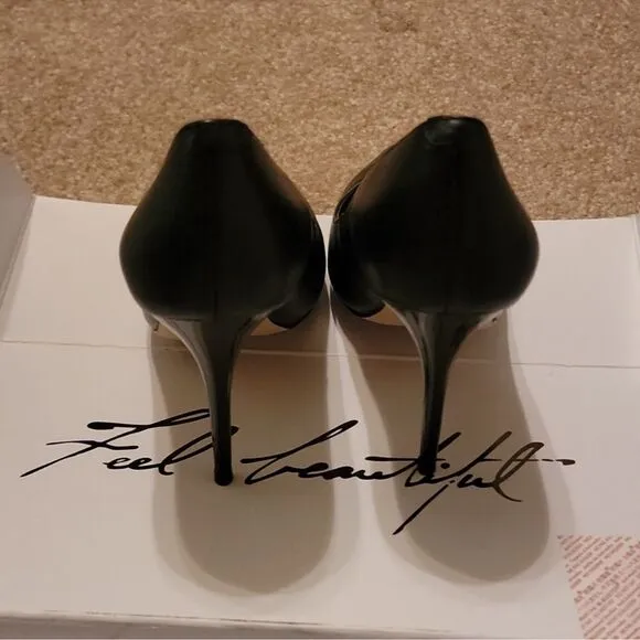 Black Pointed Toe Leather Heels Size 8 B88