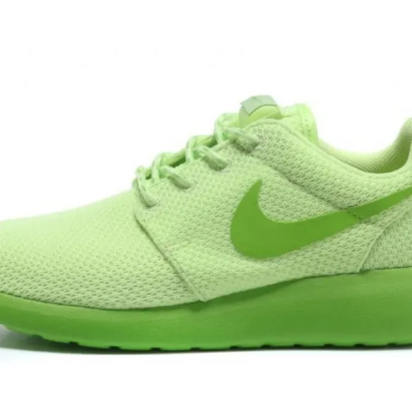 Brand NEW Nike athletic running shoes green women 6 Roshe Discount Shipping!!
