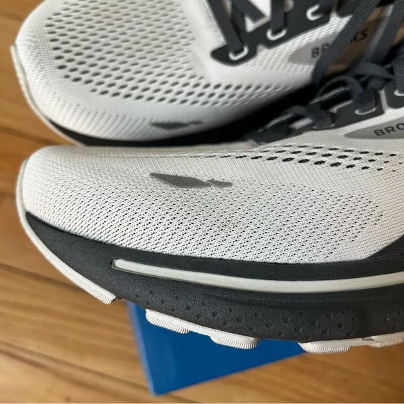 Brooks Adrenaline GTS 23 Men Running Shoes Crystal Grey 12.5D
