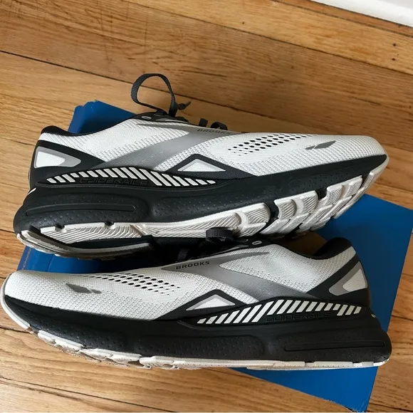 Brooks Adrenaline GTS 23 Men Running Shoes Crystal Grey 12.5D