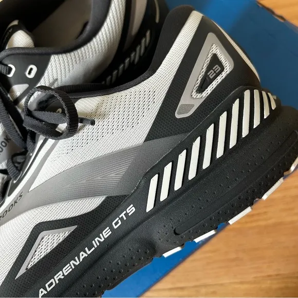 Brooks Adrenaline GTS 23 Men Running Shoes Crystal Grey 12.5D