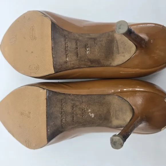 Burberry Women's Brown Leather Pumps