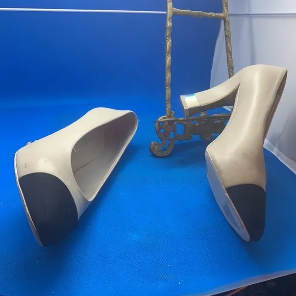 CHANEL 20A Leather Cap Toe CC Signature Metal Heel Pumps Shoes Beige Black $950