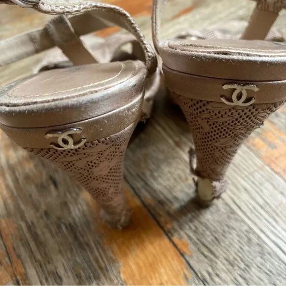 CHANEL Sandals, Leather, T-Strap, Taupe, size 37.5 AUTHENTIC