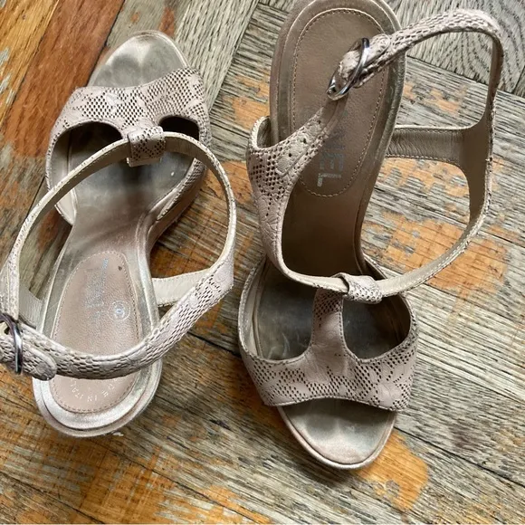 CHANEL Sandals, Leather, T-Strap, Taupe, size 37.5 AUTHENTIC