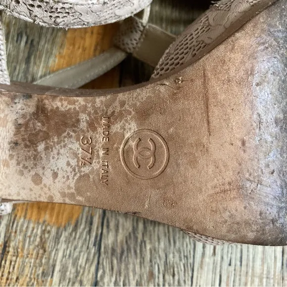 CHANEL Sandals, Leather, T-Strap, Taupe, size 37.5 AUTHENTIC