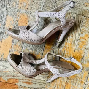 CHANEL Sandals, Leather, T-Strap, Taupe, size 37.5 AUTHENTIC