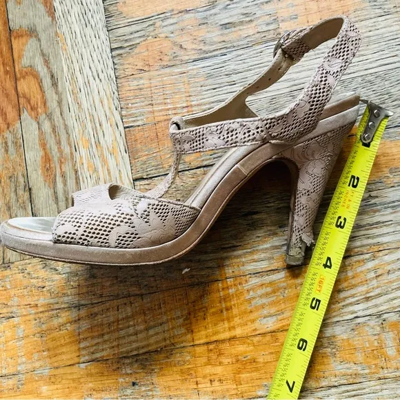 CHANEL Sandals, Leather, T-Strap, Taupe, size 37.5 AUTHENTIC
