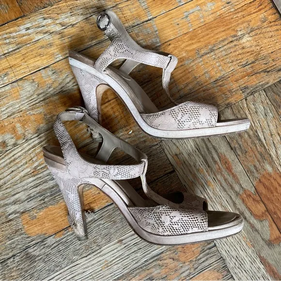 CHANEL Sandals, Leather, T-Strap, Taupe, size 37.5 AUTHENTIC