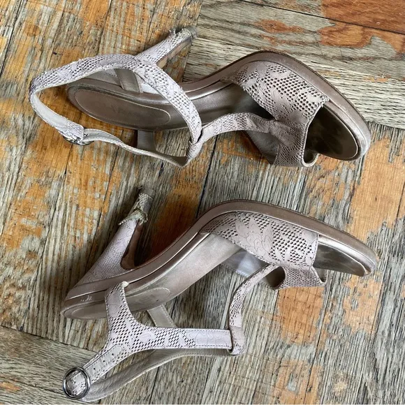 CHANEL Sandals, Leather, T-Strap, Taupe, size 37.5 AUTHENTIC