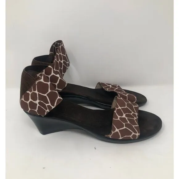 Charleston Shoe Company Women giraffe print heels Shoes Size 8 Brown