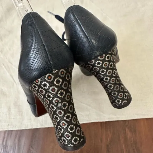 CHIE MIHARA Anthropologie Quilt Floral Lace-Up Oxford Heels in Black