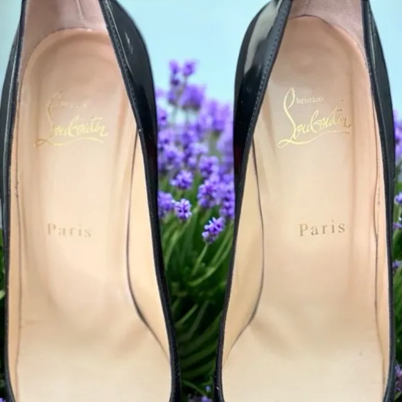 Christian Loubotin black pumps shoes