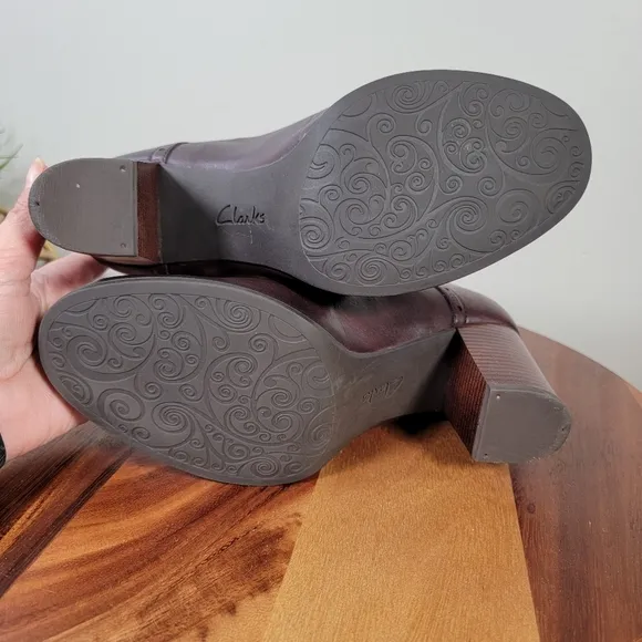 Clarks Artisan Clera Dusk Pumps Brown Leather Heels Size 9 Mary Jane Retro