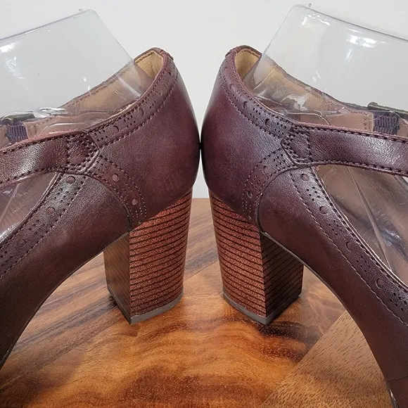 Clarks Artisan Clera Dusk Pumps Brown Leather Heels Size 9 Mary Jane Retro