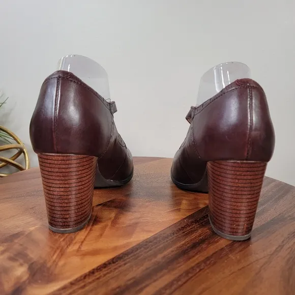 Clarks Artisan Clera Dusk Pumps Brown Leather Heels Size 9 Mary Jane Retro