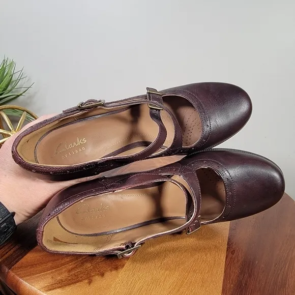 Clarks Artisan Clera Dusk Pumps Brown Leather Heels Size 9 Mary Jane Retro