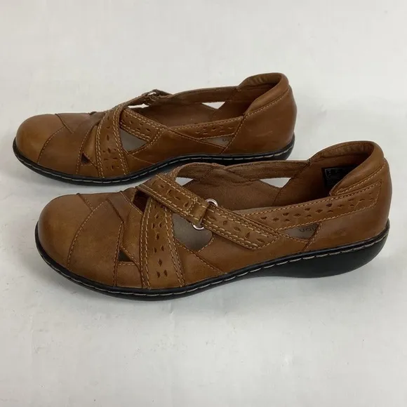 Clarks Collection Tan Leather Slip-on Closed Toe Loafers