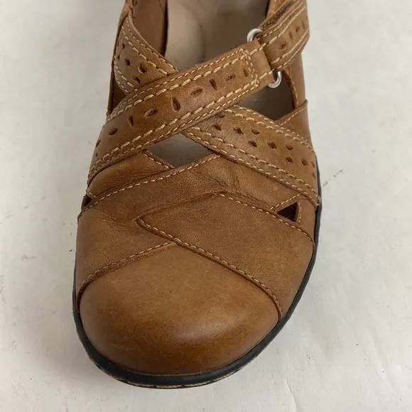 Clarks Collection Tan Leather Slip-on Closed Toe Loafers