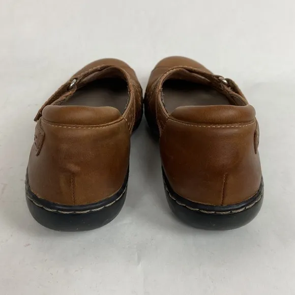 Clarks Collection Tan Leather Slip-on Closed Toe Loafers