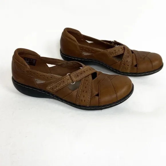 Clarks Collection Tan Leather Slip-on Closed Toe Loafers