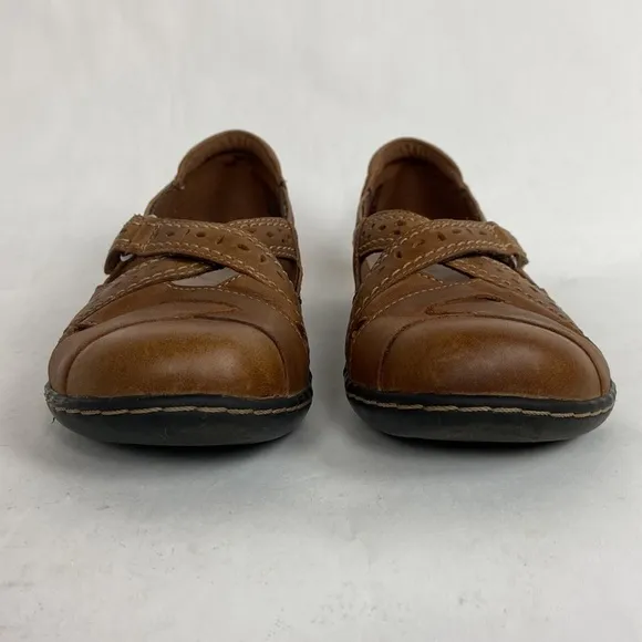 Clarks Collection Tan Leather Slip-on Closed Toe Loafers