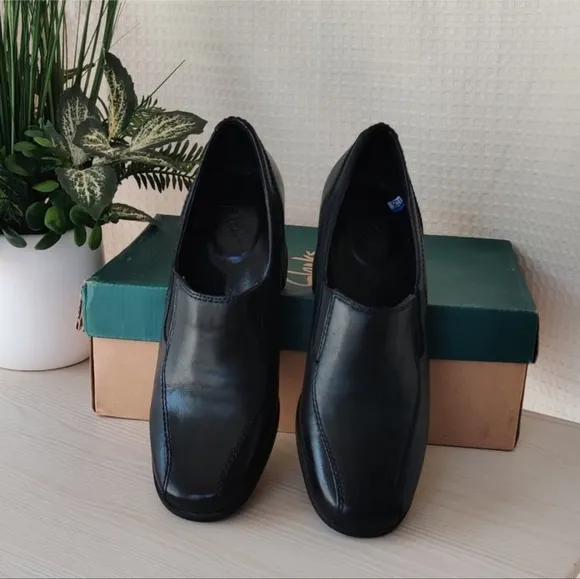 Clarks Montague Black Women's Casual Closed-Toe 2 &quot;Heel Shoes, Size 7M